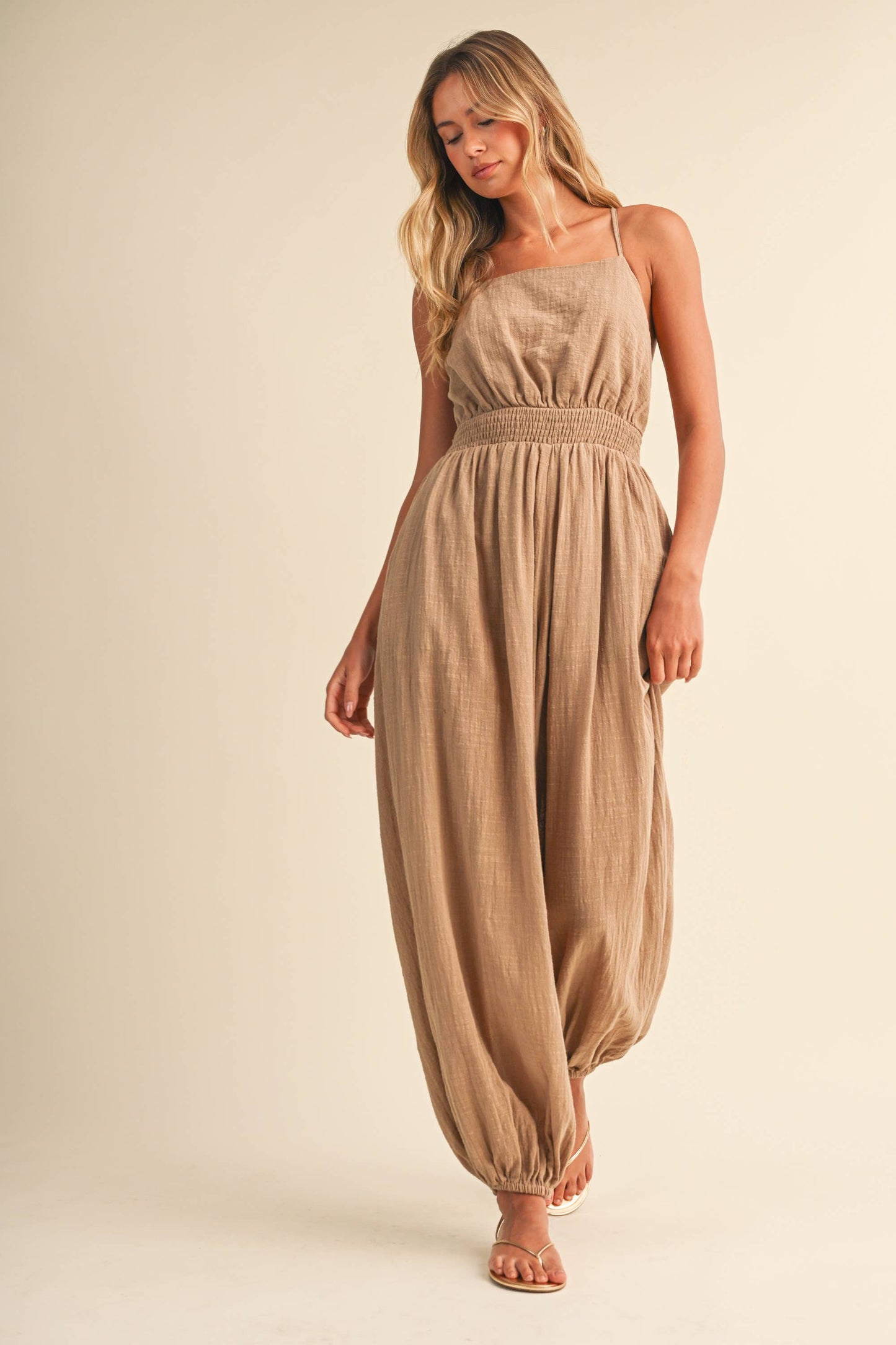 IJP3413 GAUZE BACKLESS TIE SLEEVELESS ALADDIN JUMPSUIT