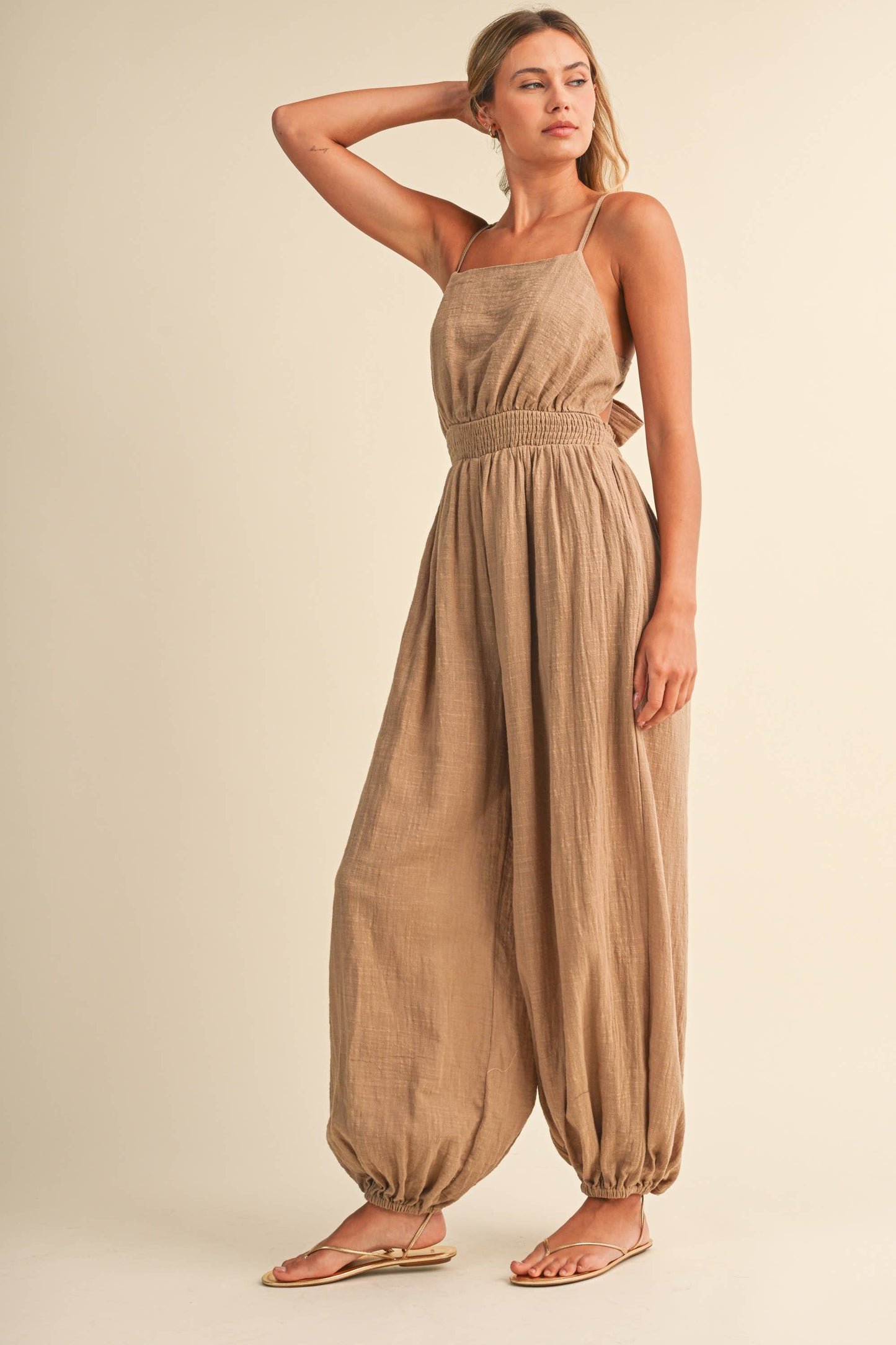 IJP3413 GAUZE BACKLESS TIE SLEEVELESS ALADDIN JUMPSUIT