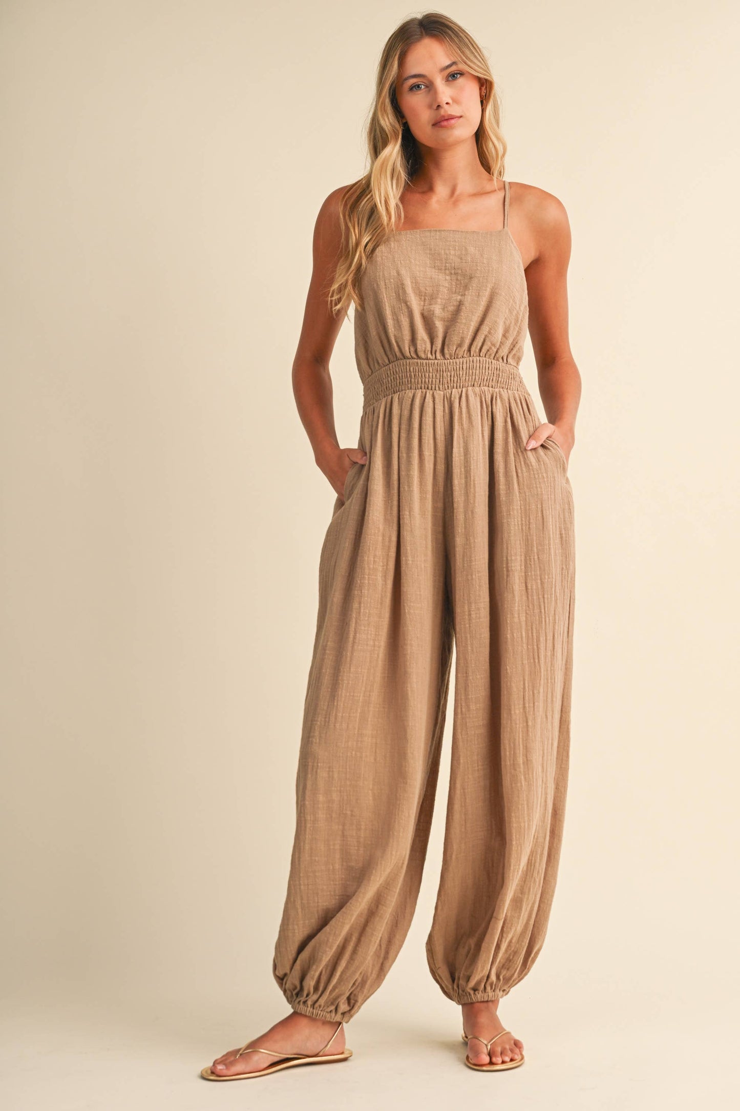 IJP3413 GAUZE BACKLESS TIE SLEEVELESS ALADDIN JUMPSUIT